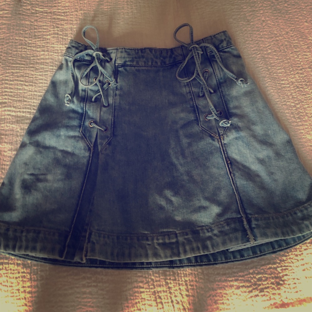 Free people jean skirt..too cute!